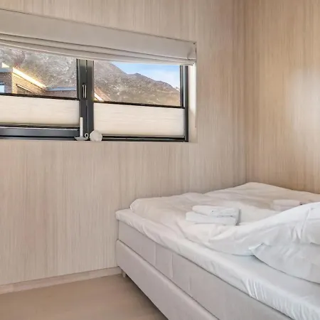 Lyngvaer Golden - Jacuzzi & Sauna - No 24 *