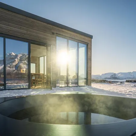 Lyngvaer Golden - Jacuzzi & Sauna - No 24