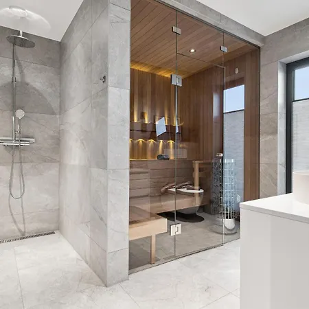 Lyngvaer Golden - Jacuzzi & Sauna - No 24 *
